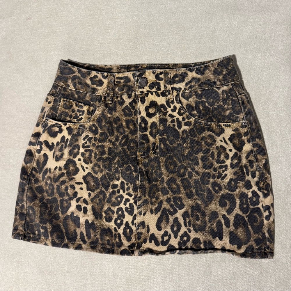 Chic Leopard Print Mini Skirt
